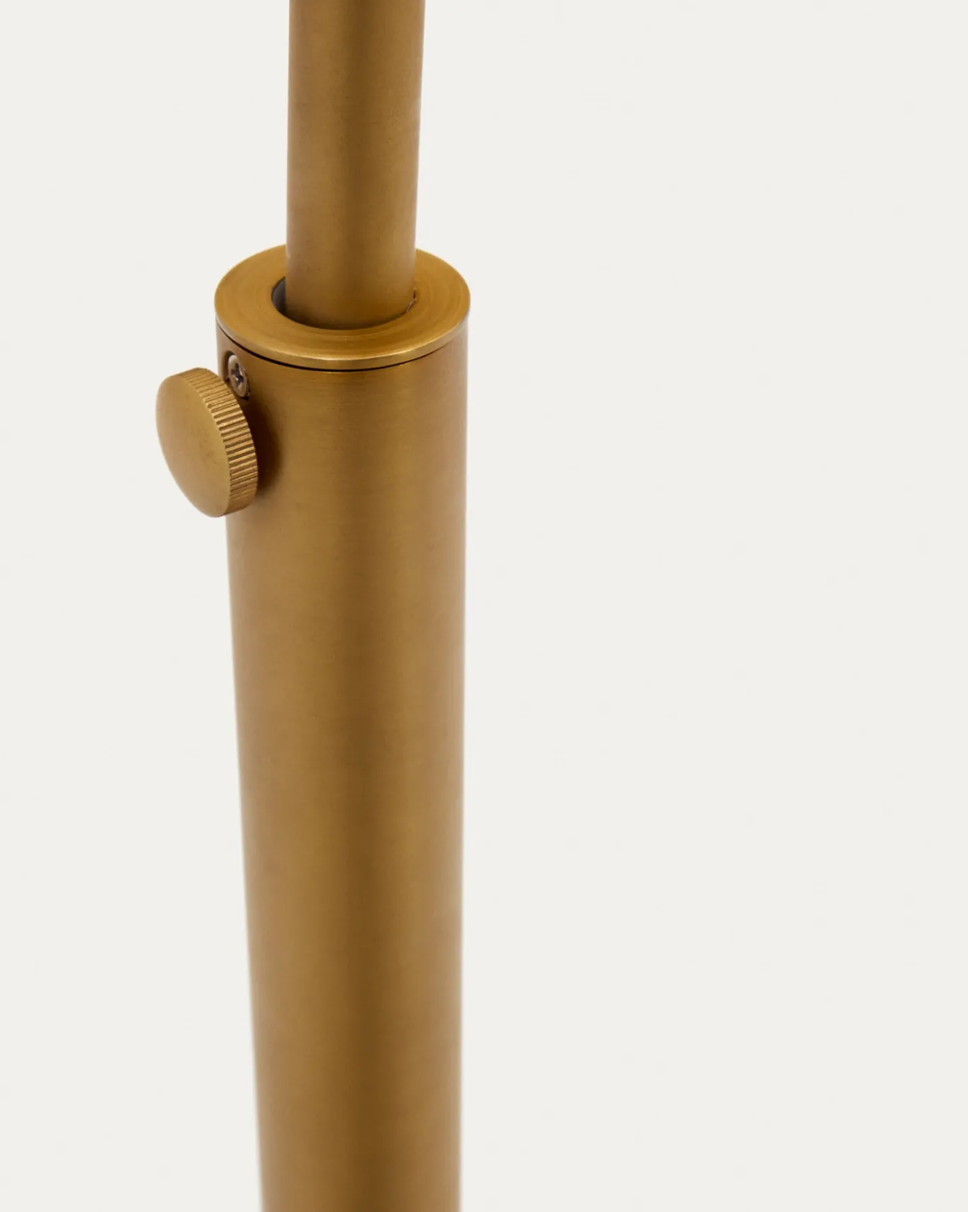 Kave Home Vloerlamp Madali Metaal Messing