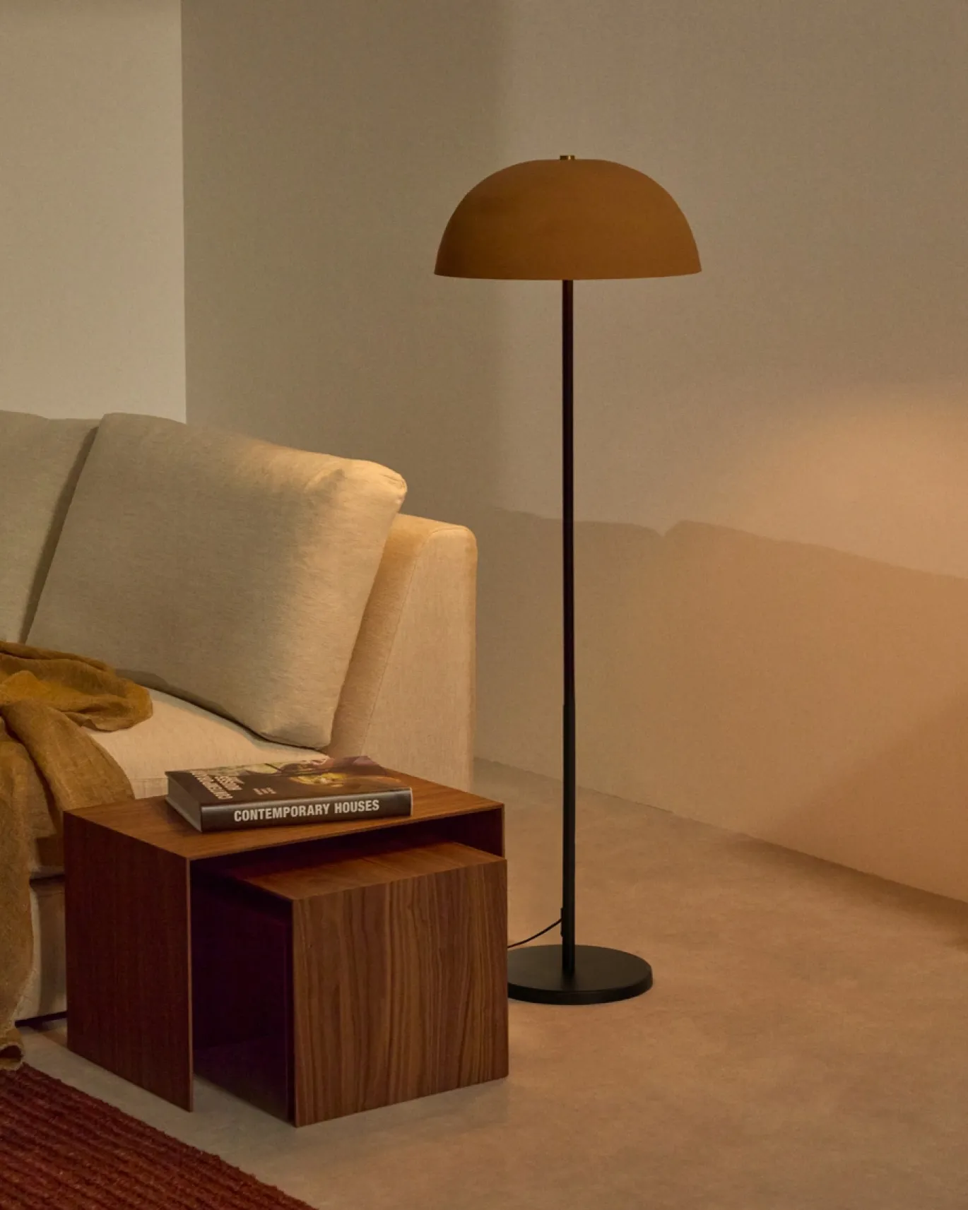 Kave Home Vloerlamp Nibla Metaal Zwart Terracotta