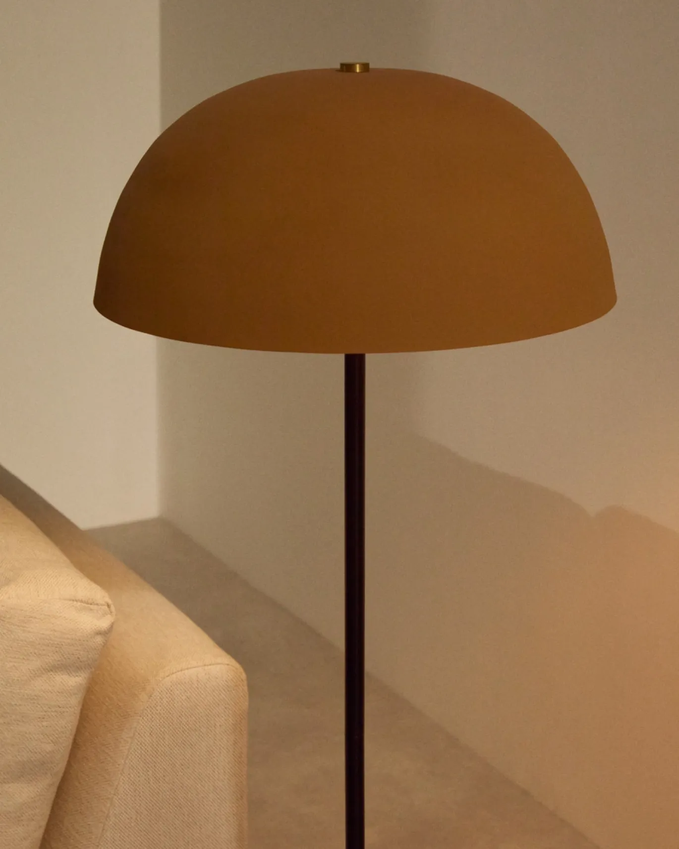 Kave Home Vloerlamp Nibla Metaal Zwart Terracotta