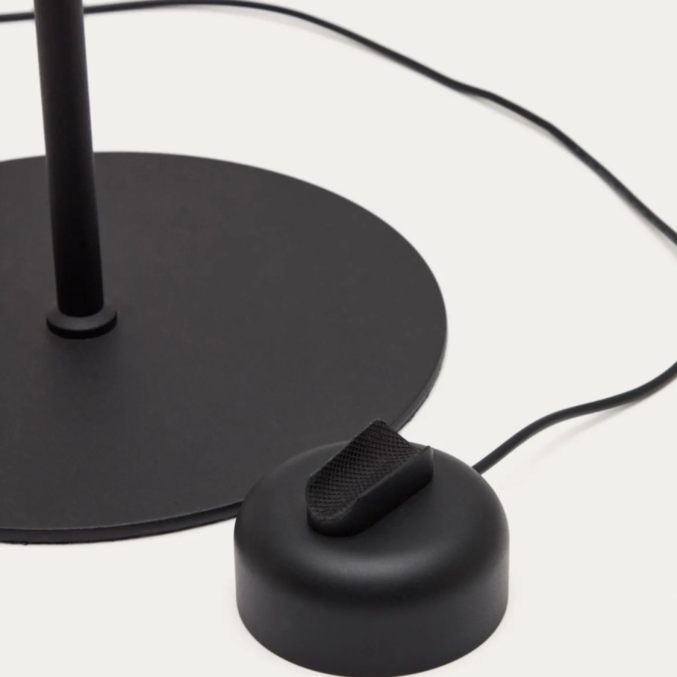 Kave Home Vloerlamp Orey Zwart met Verplaatsbare Spot
