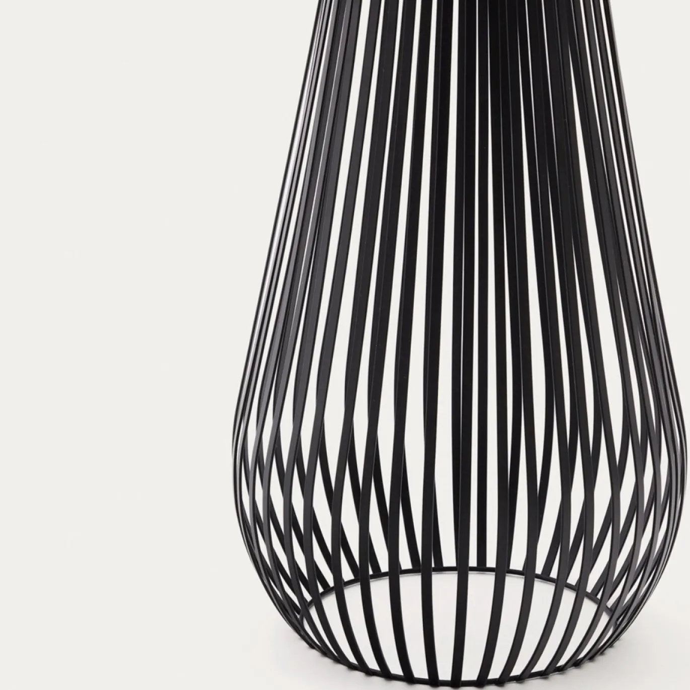 Kave Home Vloerlamp Reiba Zwart op Zonne-Energie