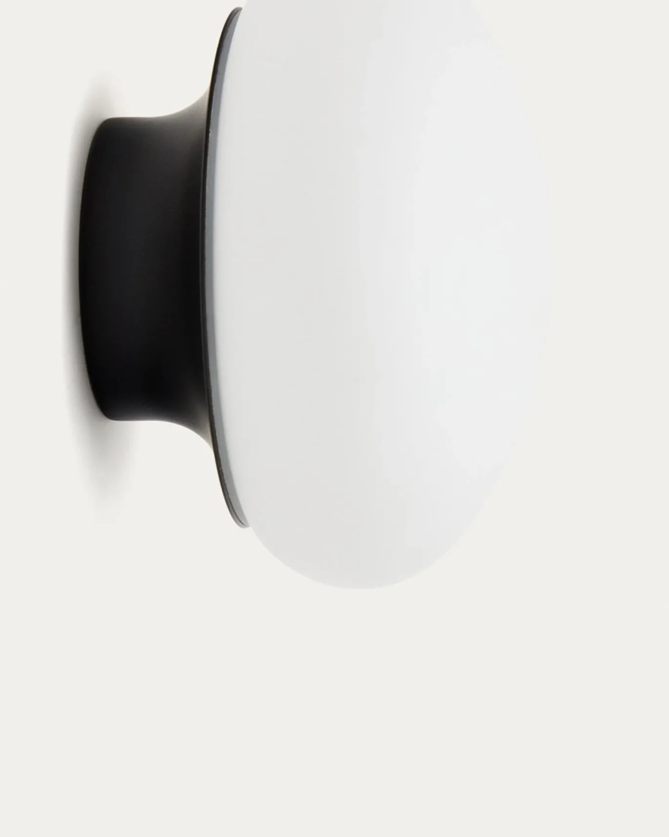 Kave Home Wandlamp Bamila Rookglas En Zwart Metaal Ø15cm