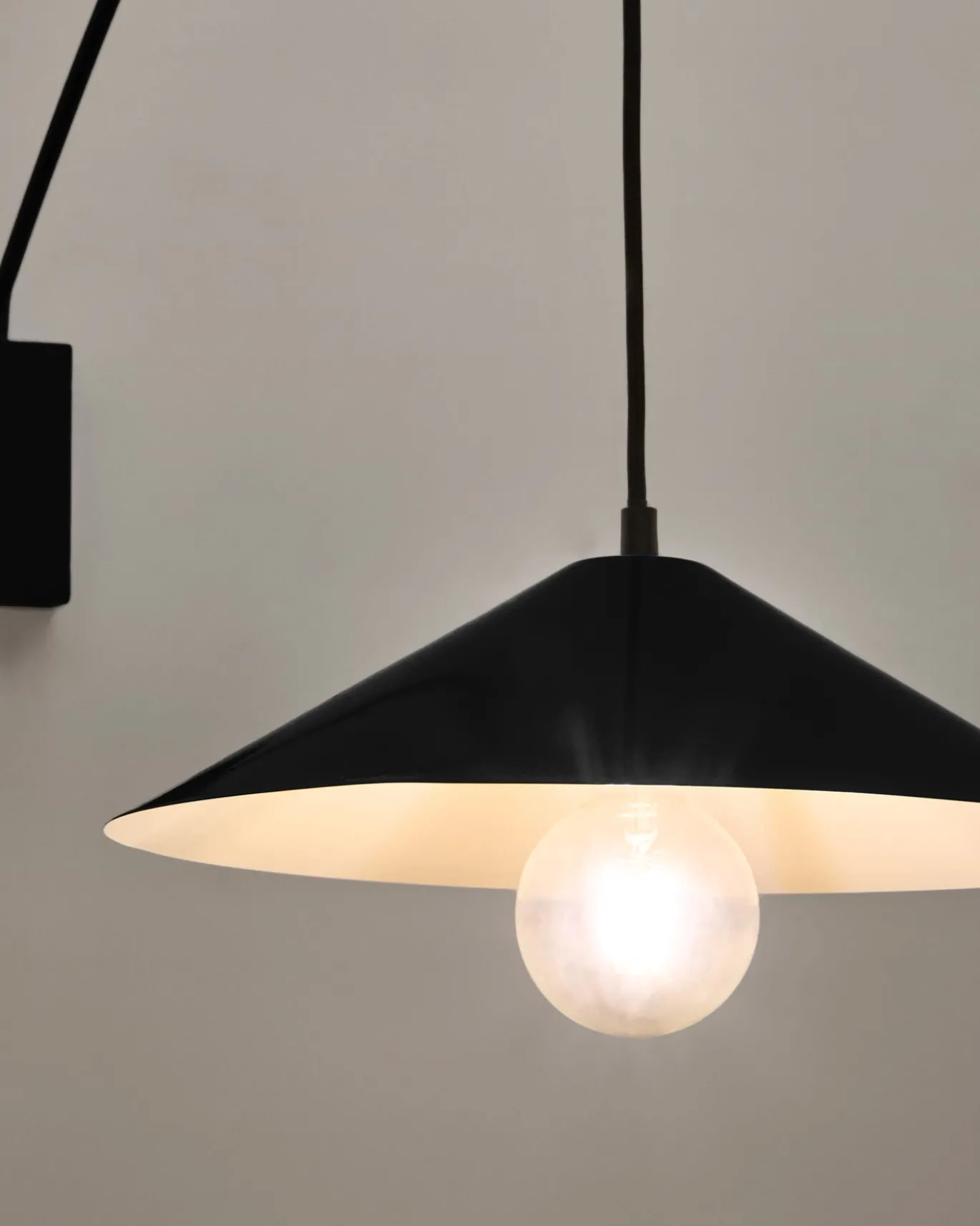 Kave Home Wandlamp Kally Zwart