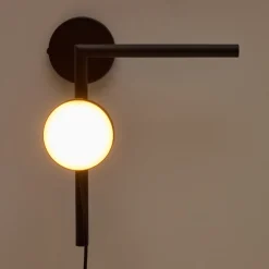 Kave Home Wandlamp Orey Zwart met Verplaatsbare Spot