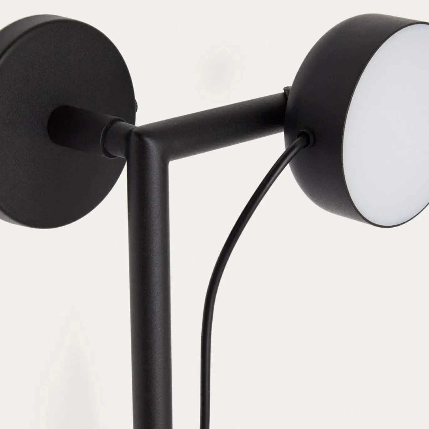 Kave Home Wandlamp Orey Zwart met Verplaatsbare Spot