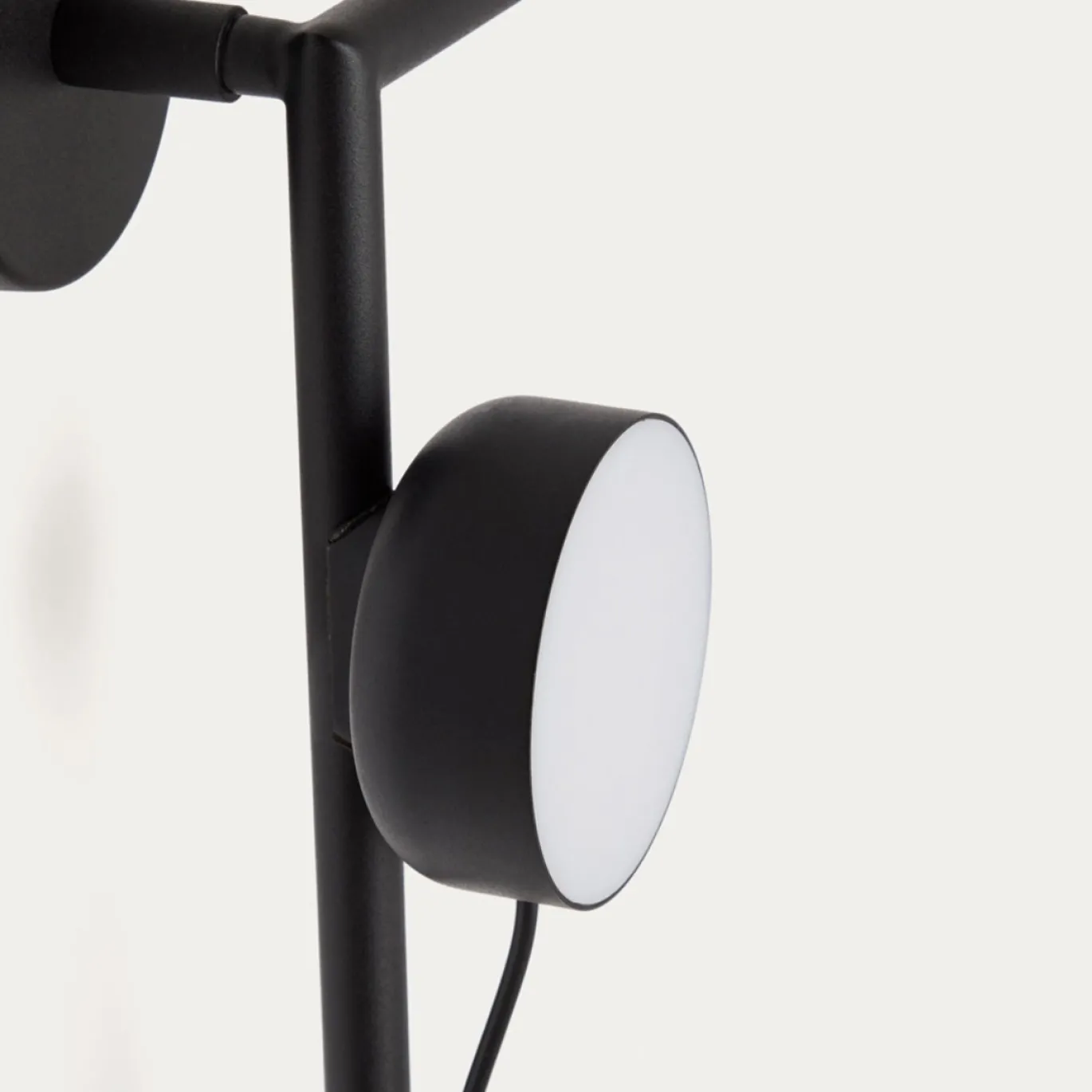 Kave Home Wandlamp Orey Zwart met Verplaatsbare Spot