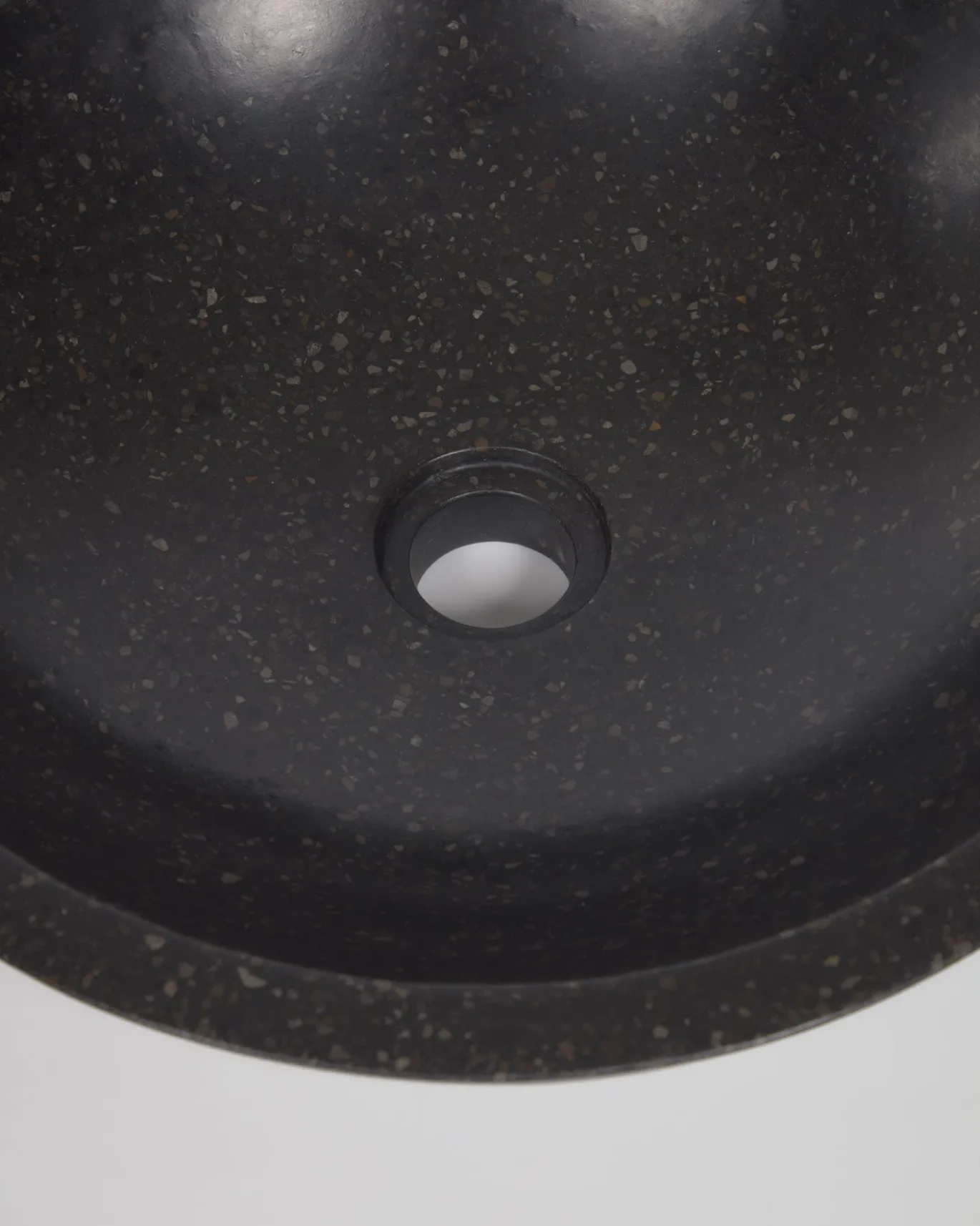 Kave Home Wastafel Delina Zwart Terrazzo Ø40cm