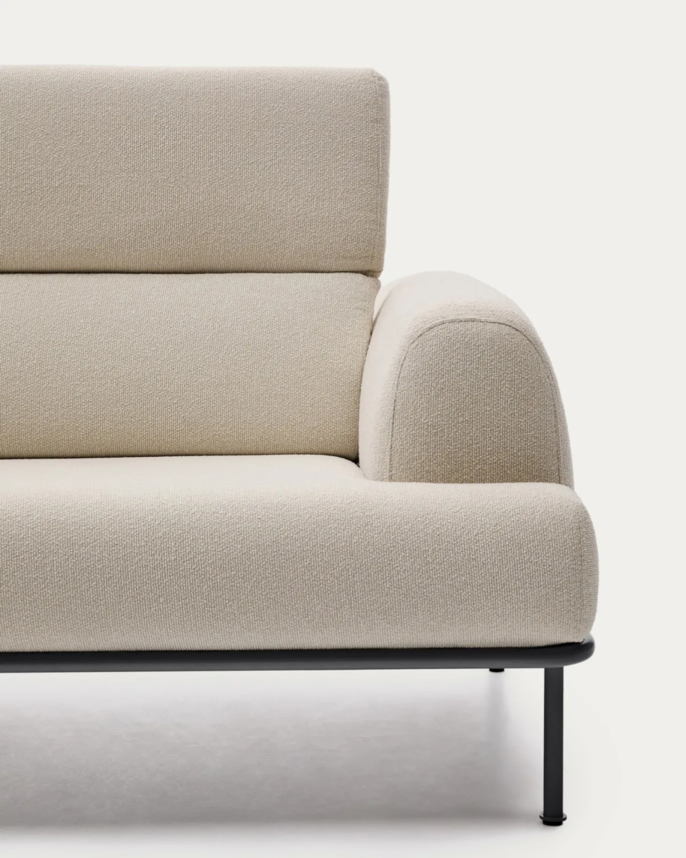 Kave Home 3-zitsbank Aurum Ecru en Matgrijs Onderstel 234cm