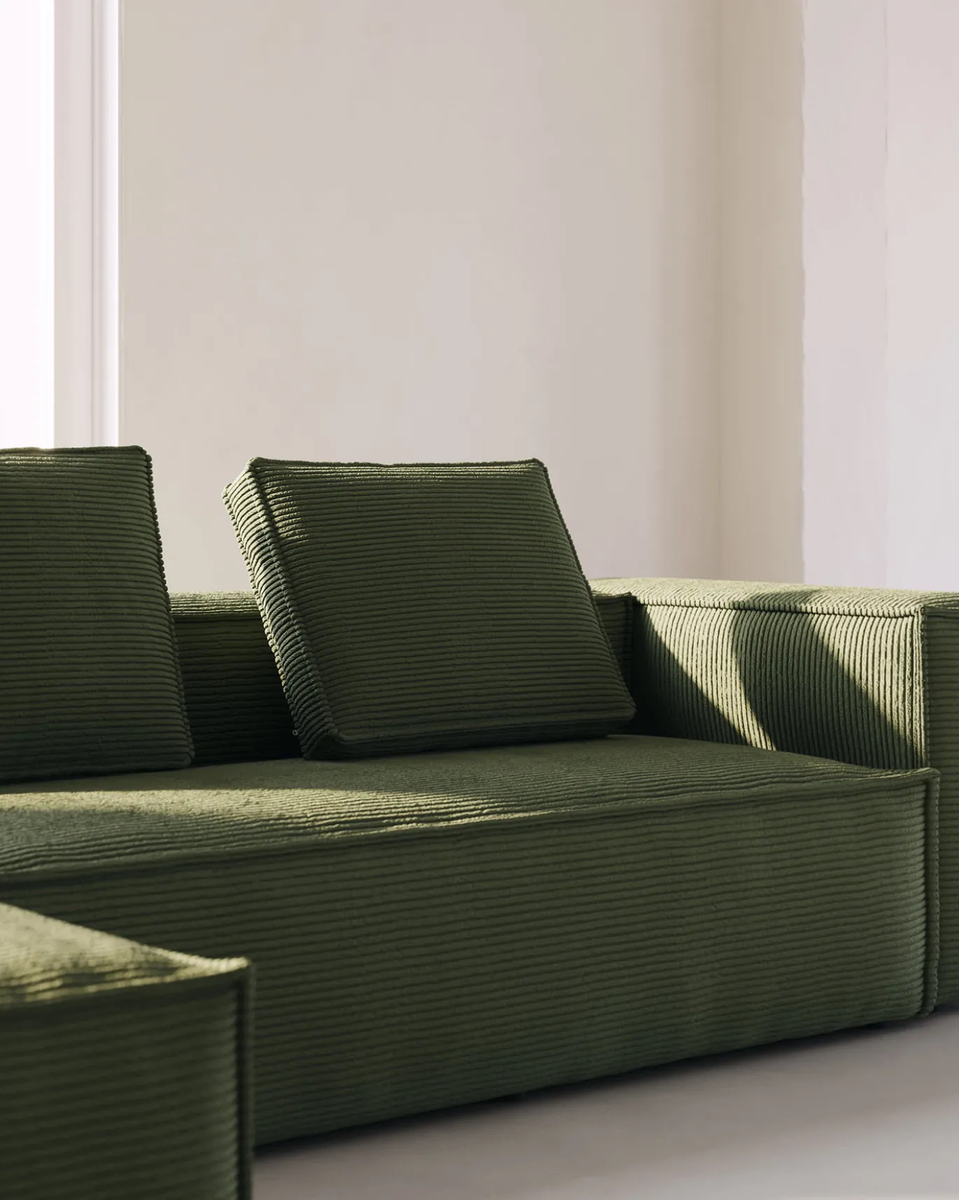 Kave Home 4-zitsbank Blok Chaise Longue Links Groen Ribstof 330cm