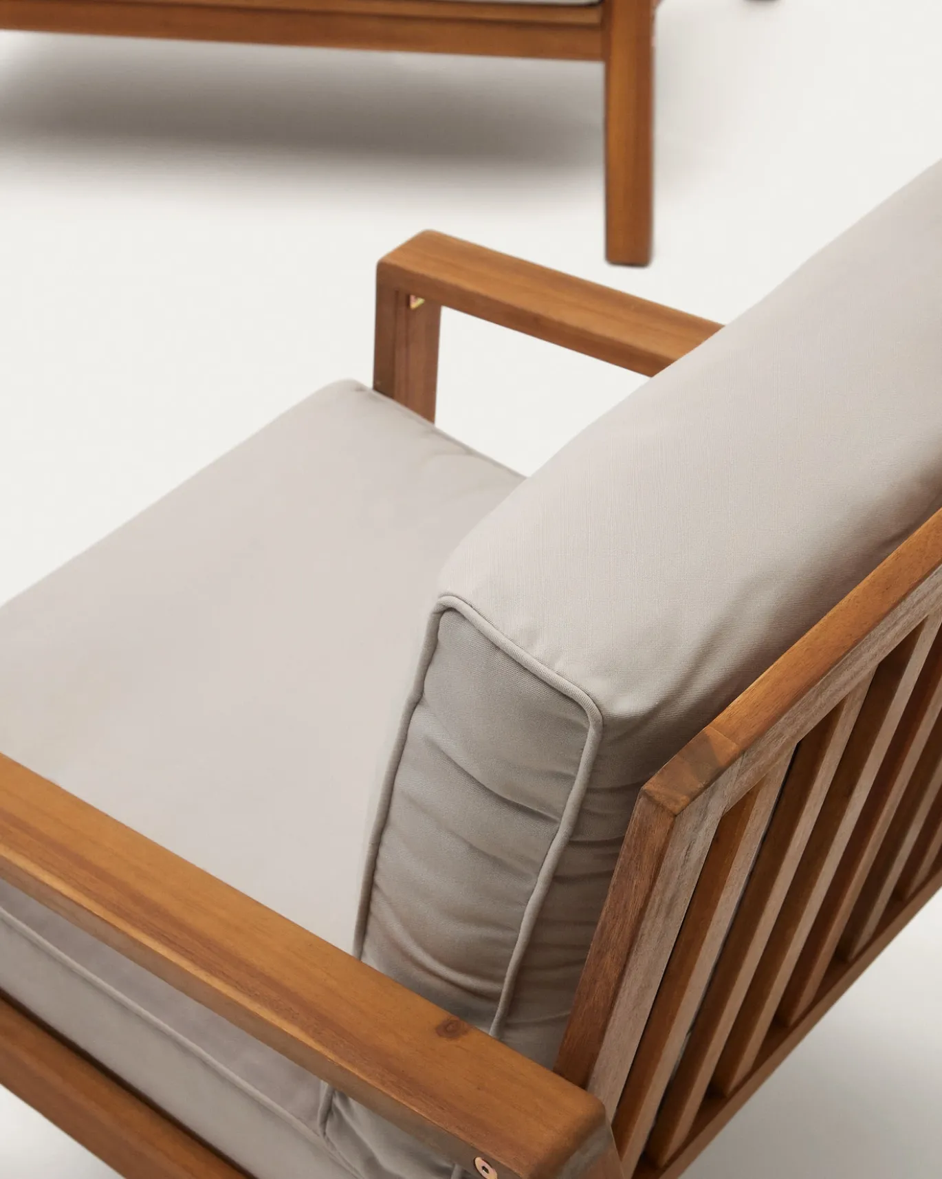 Kave Home 2-zitsbank Frares met 2 Fauteuils en Salontafel Acaciahout