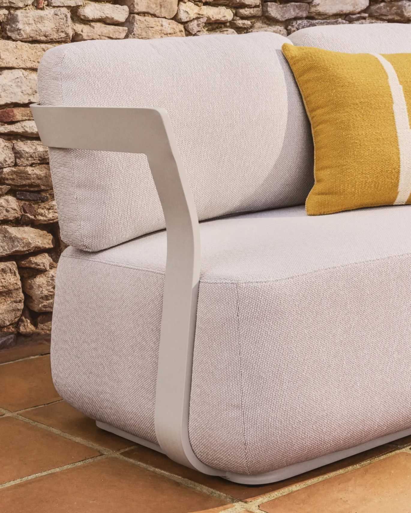 Kave Home 3-Zitsbank Tamaris Aluminium Taupe 217cm