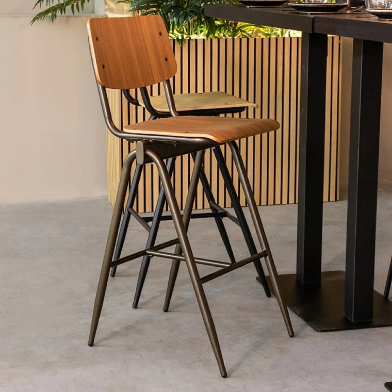 LABEL51 Barkruk Solid Walnoot