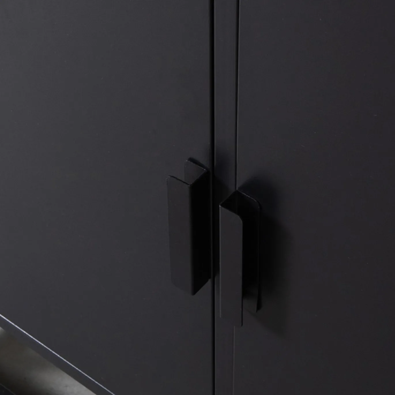Label51 Hoge Kast Luff Zwart Metaal