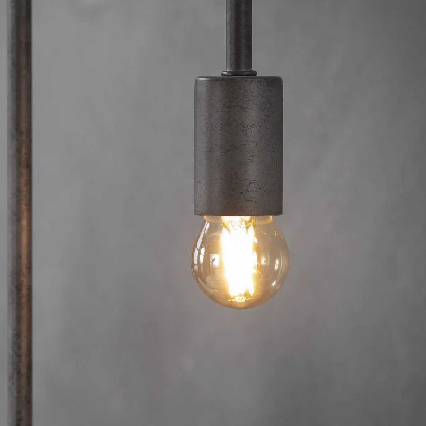 Lichtbron LED filament bol Ø4 5 - E27 4W 2100K 280lm dimbaar / Amberkleurig glas - Giga Meubel