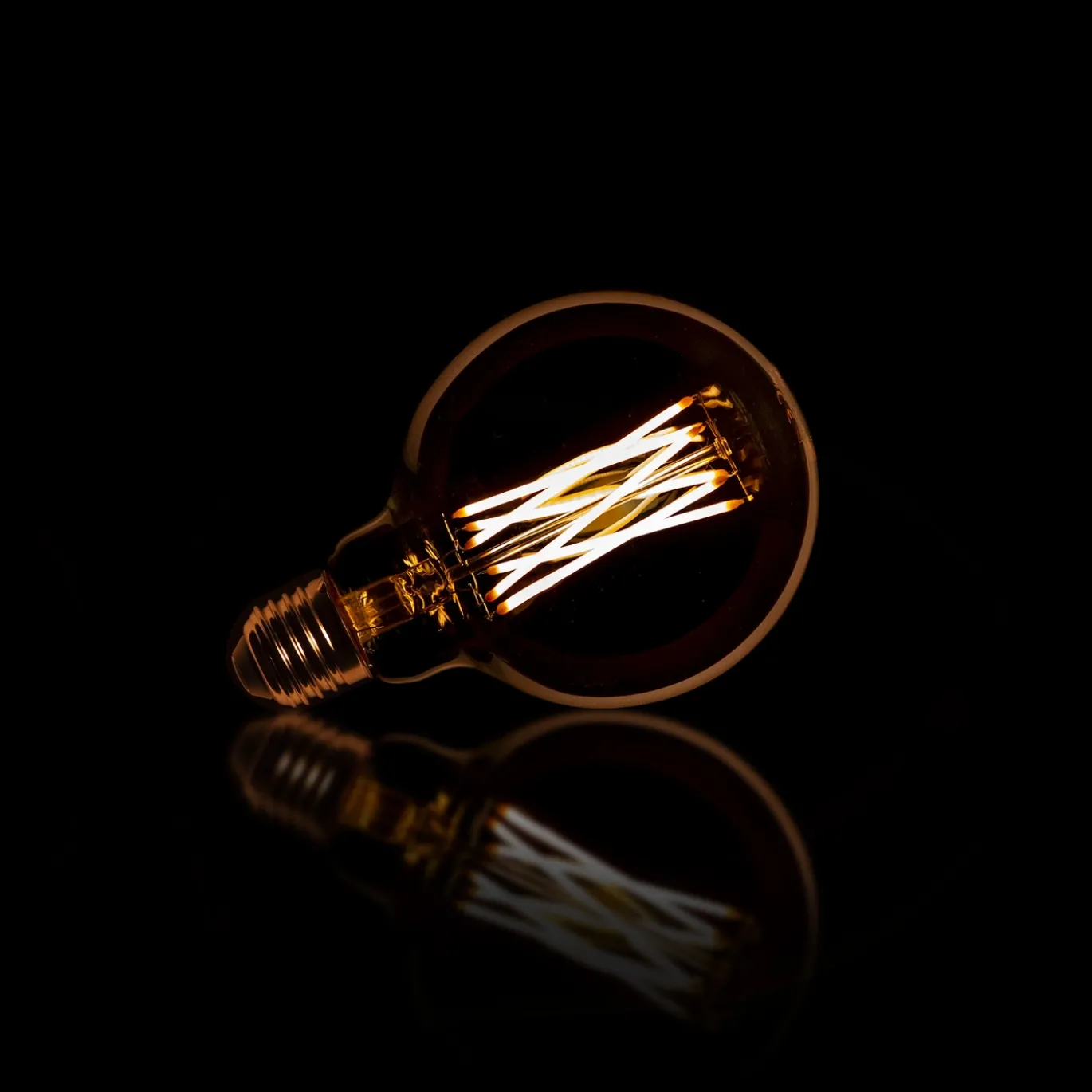Lichtbron LED filament bol Ø9 5 - E27 6W dimbaar / Amberkleurig glas - Giga Meubel