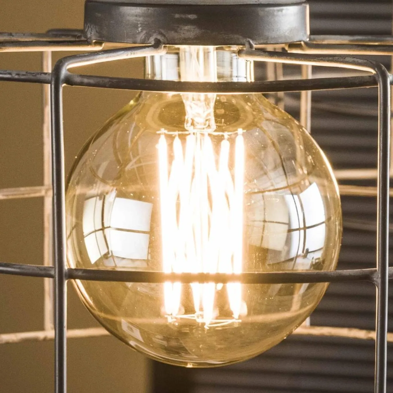 Lichtbron LED filament bol Ø9 5 - E27 6W dimbaar / Amberkleurig glas - Giga Meubel
