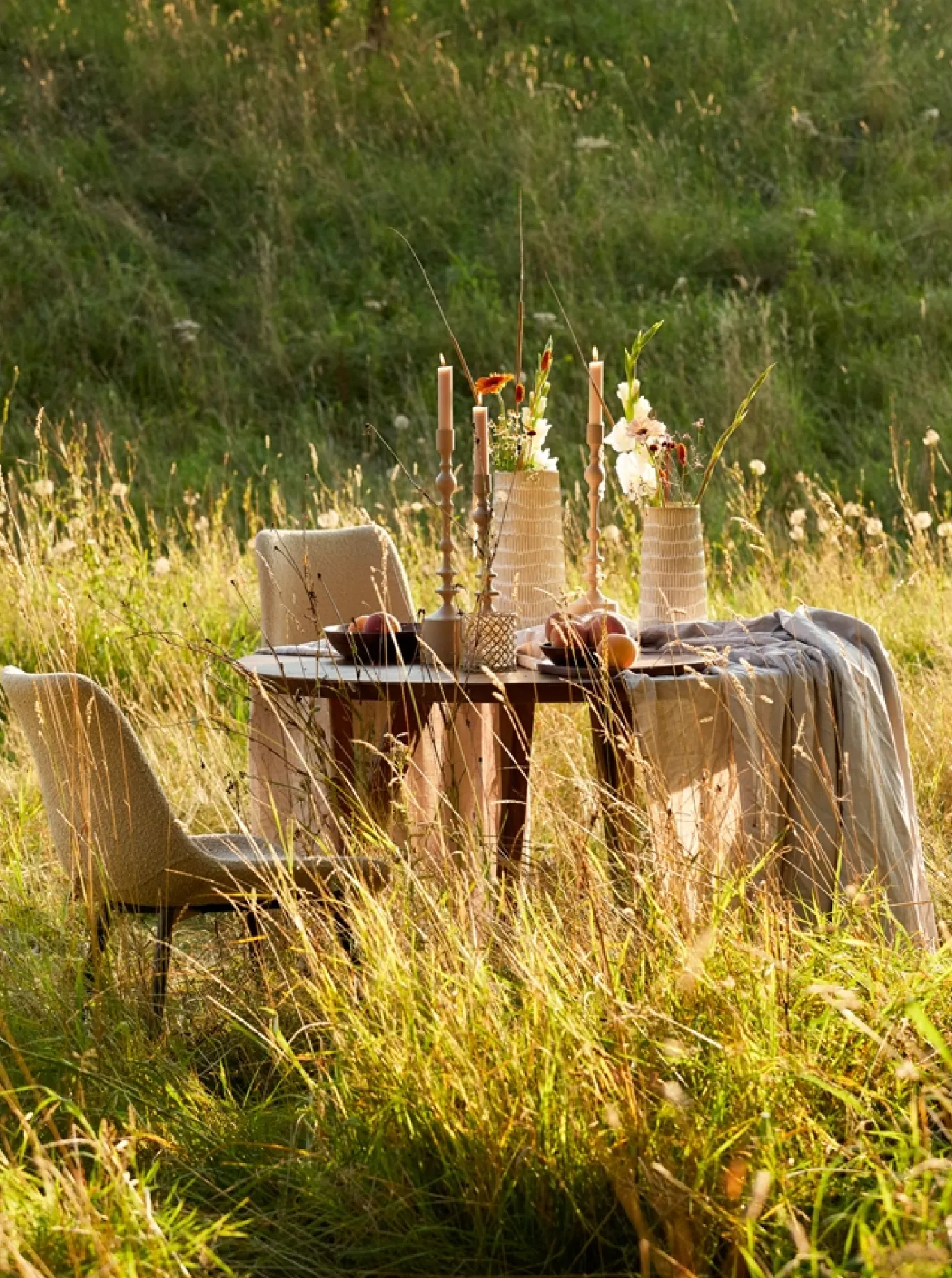 Light & Living Eettafel Quenza Acaciahout Donkerbruin Ø140cm
