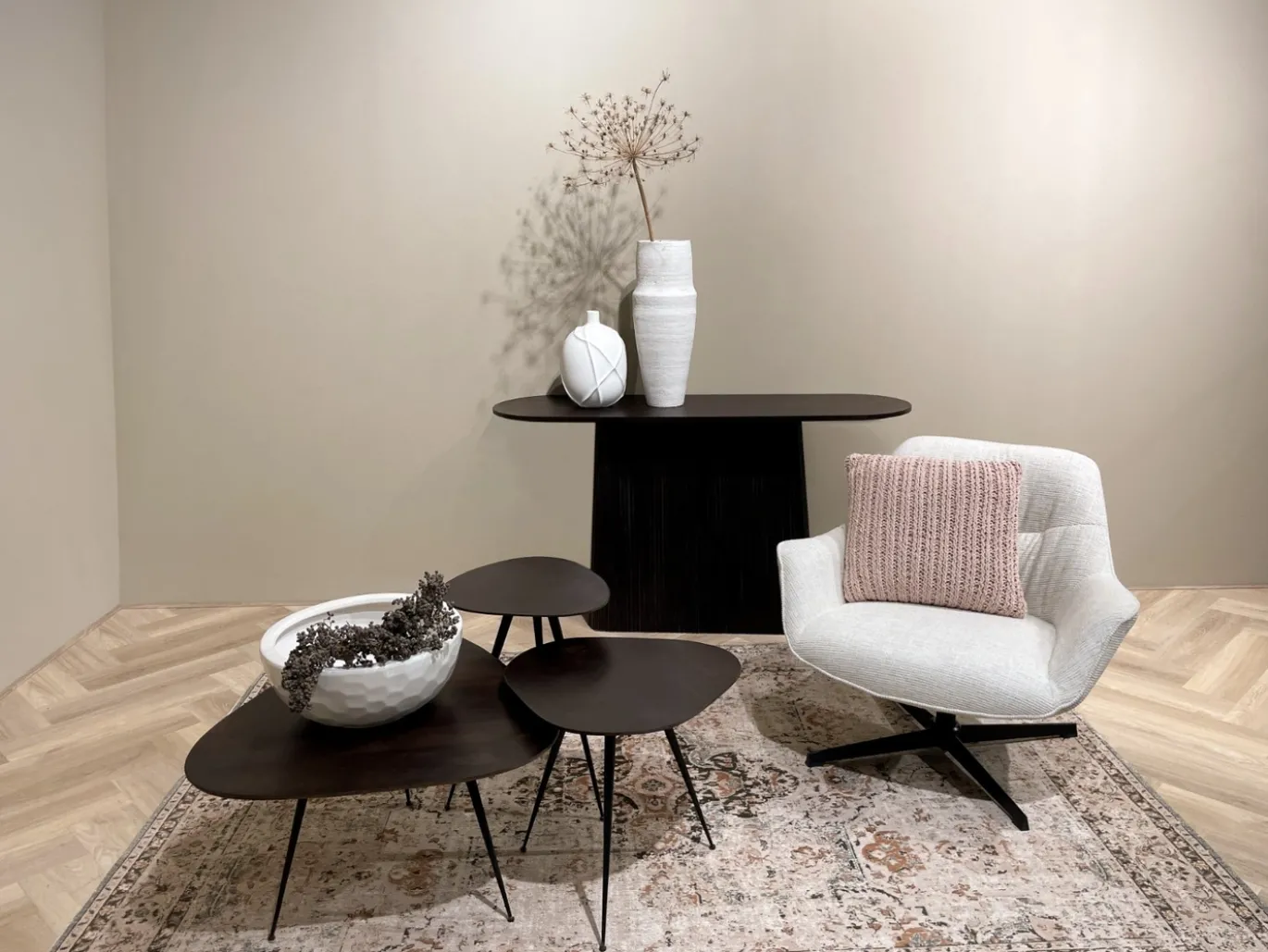 Livingfurn Sidetable Salvator Mangohout Walnoot 140cm