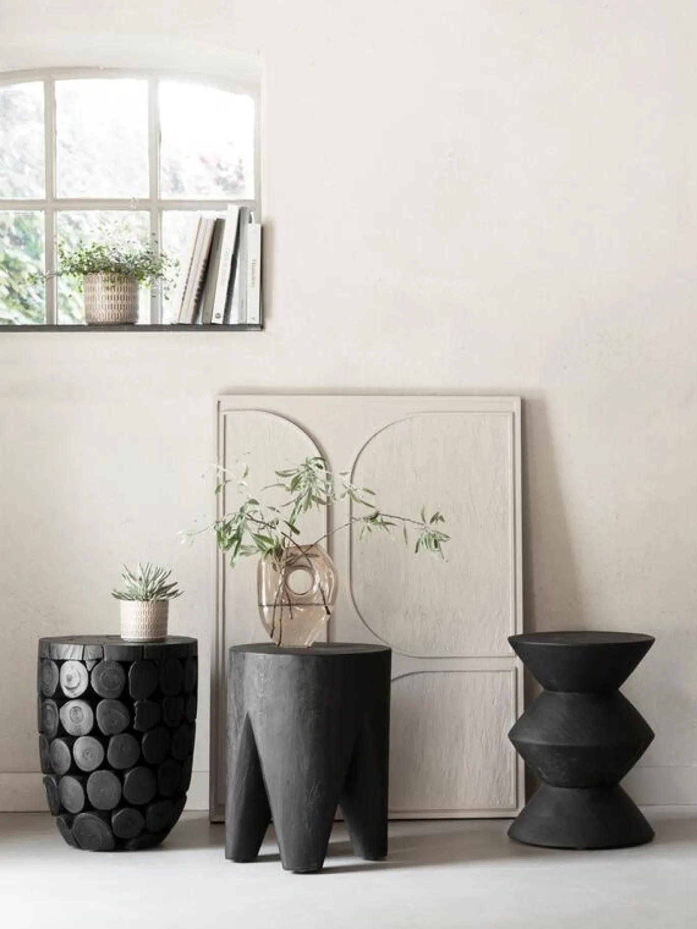 Must Living Bijzettafel Curve Suarhout Zwart Ø35cm