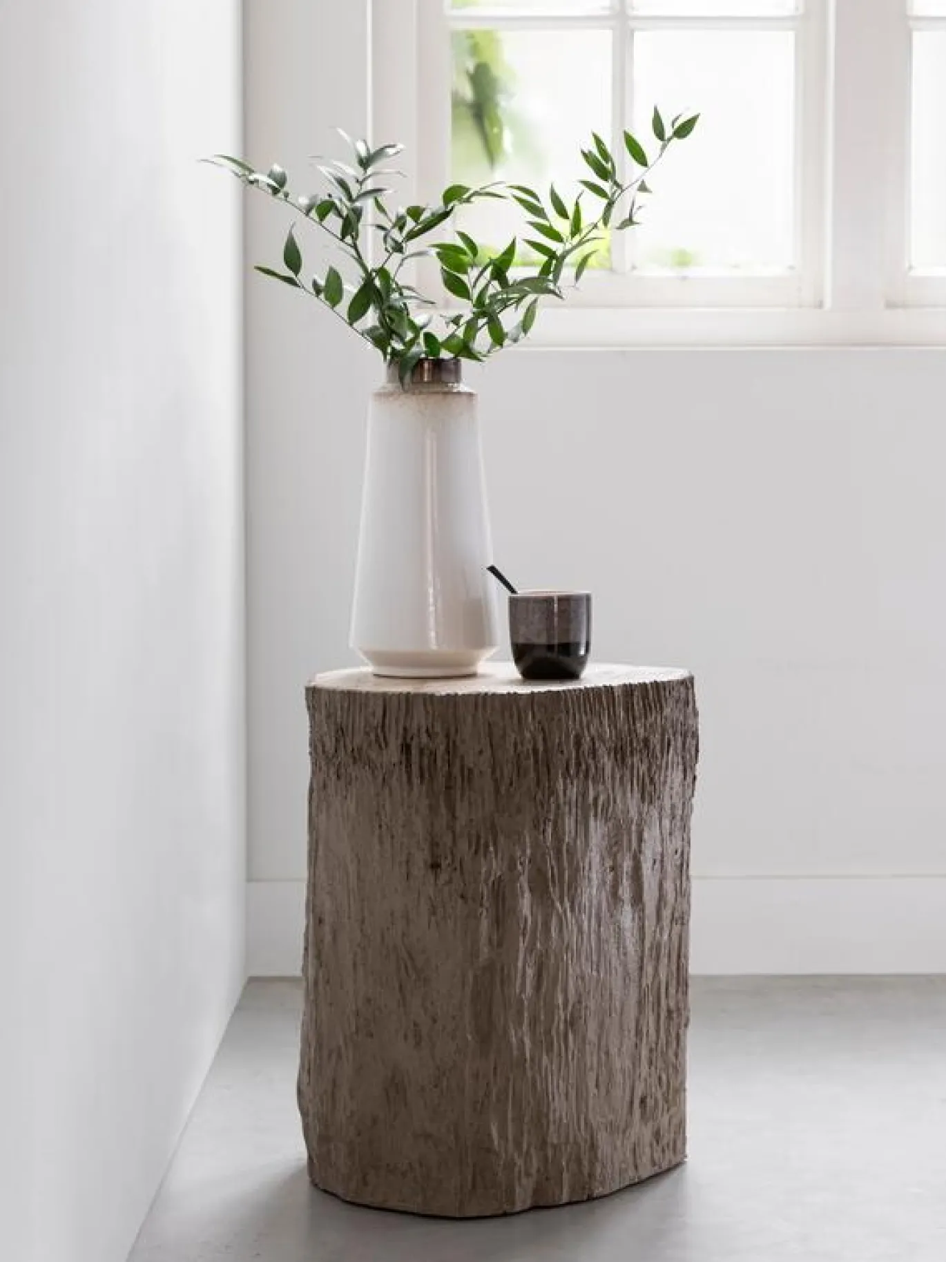 Must Living Bijzettafel Rocca Versteend Hout