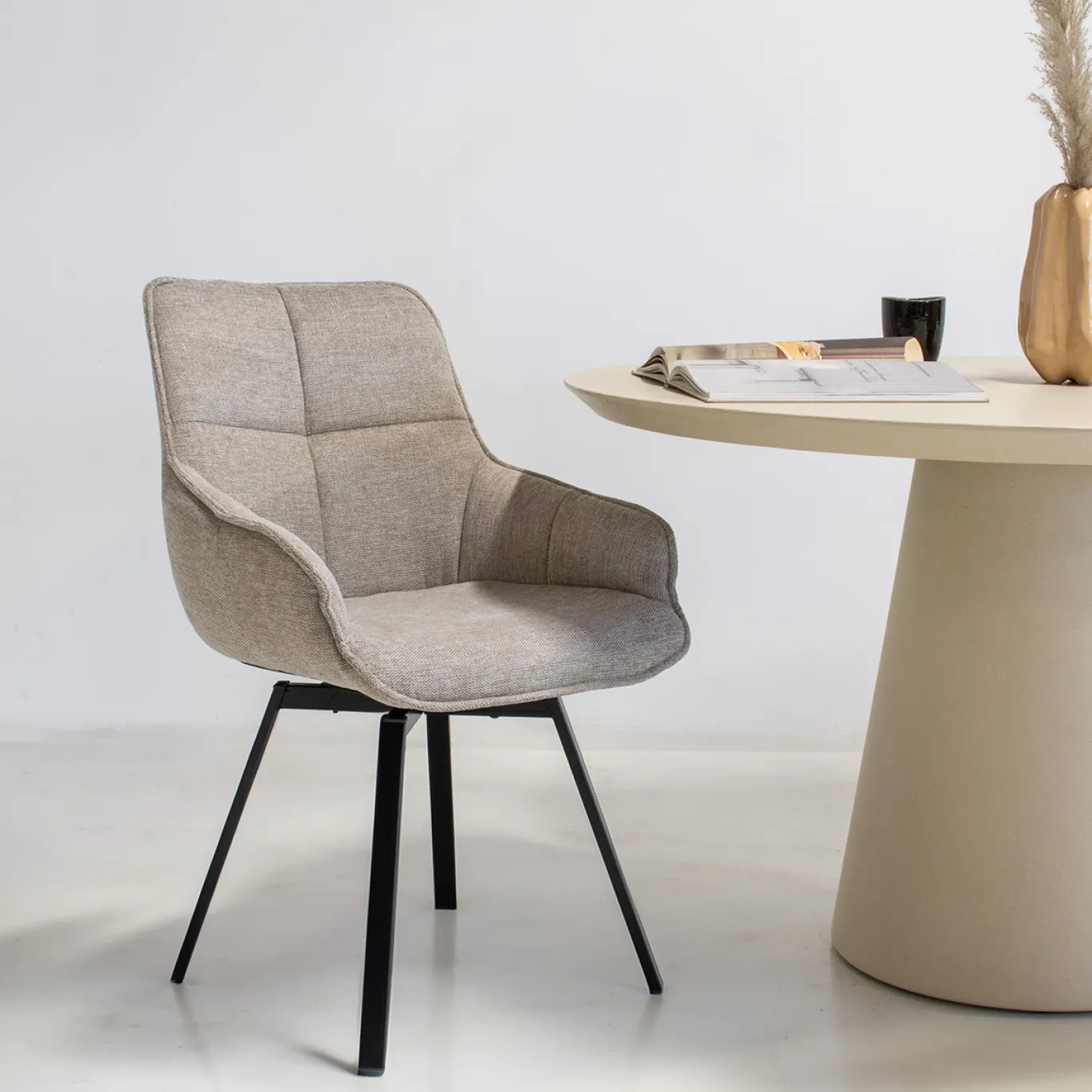 Stoel Shannon Beige Draaibaar - Giga Meubel