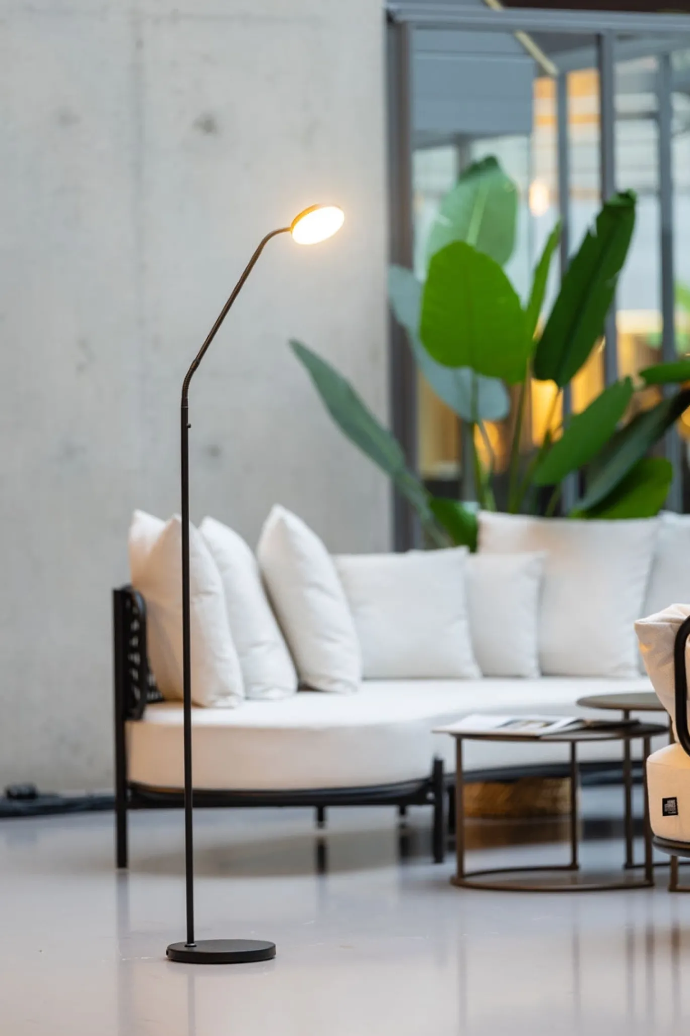 Vloerlamp Duuk Oplaadbaar Zwart - Giga Meubel