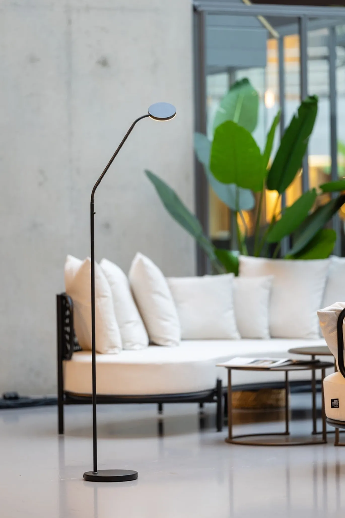 Vloerlamp Duuk Oplaadbaar Zwart - Giga Meubel