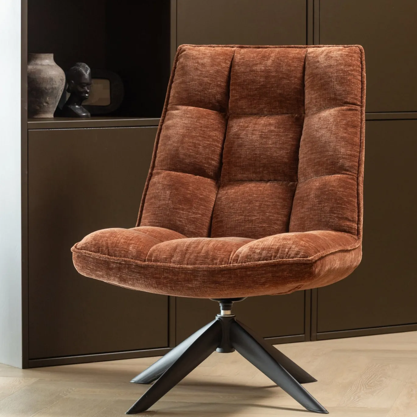 Woood Draaifauteuil Jouke Chenille Structuur Roestbruin