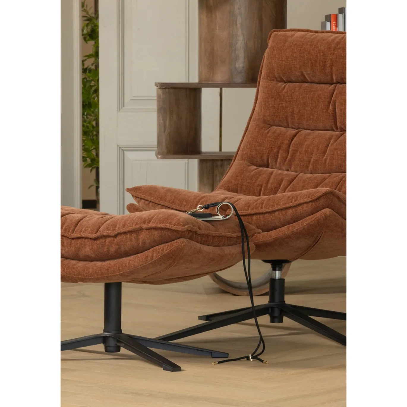 Woood Draaifauteuil Kube Met Hocker Bruin