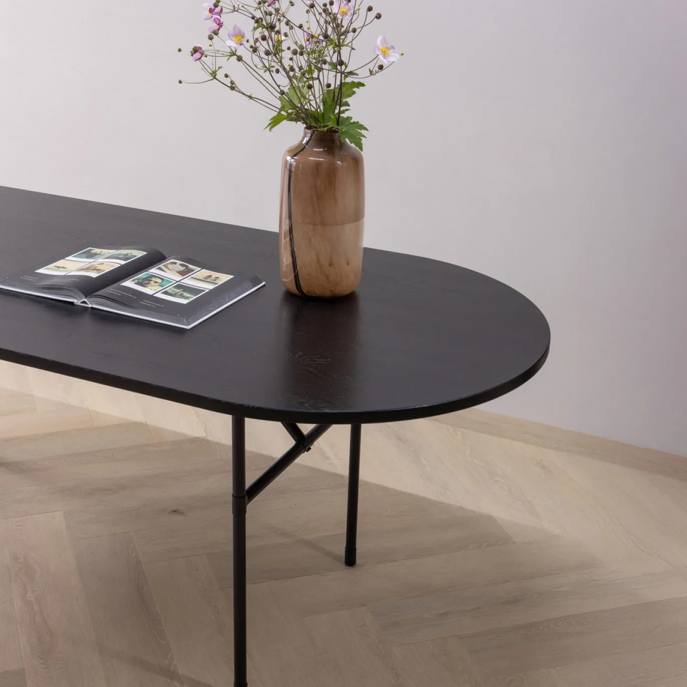 Woood Eettafel Arthur Ovaal Met H-poot Eiken Zwart