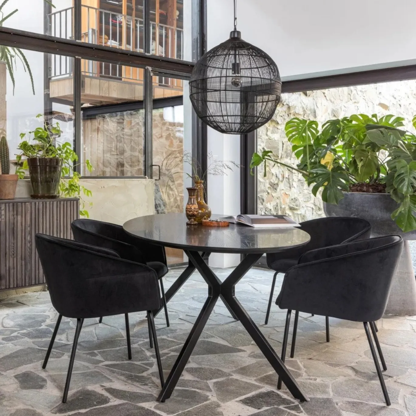 Woood Eettafel Bruno Ovaal Zwart 220cm