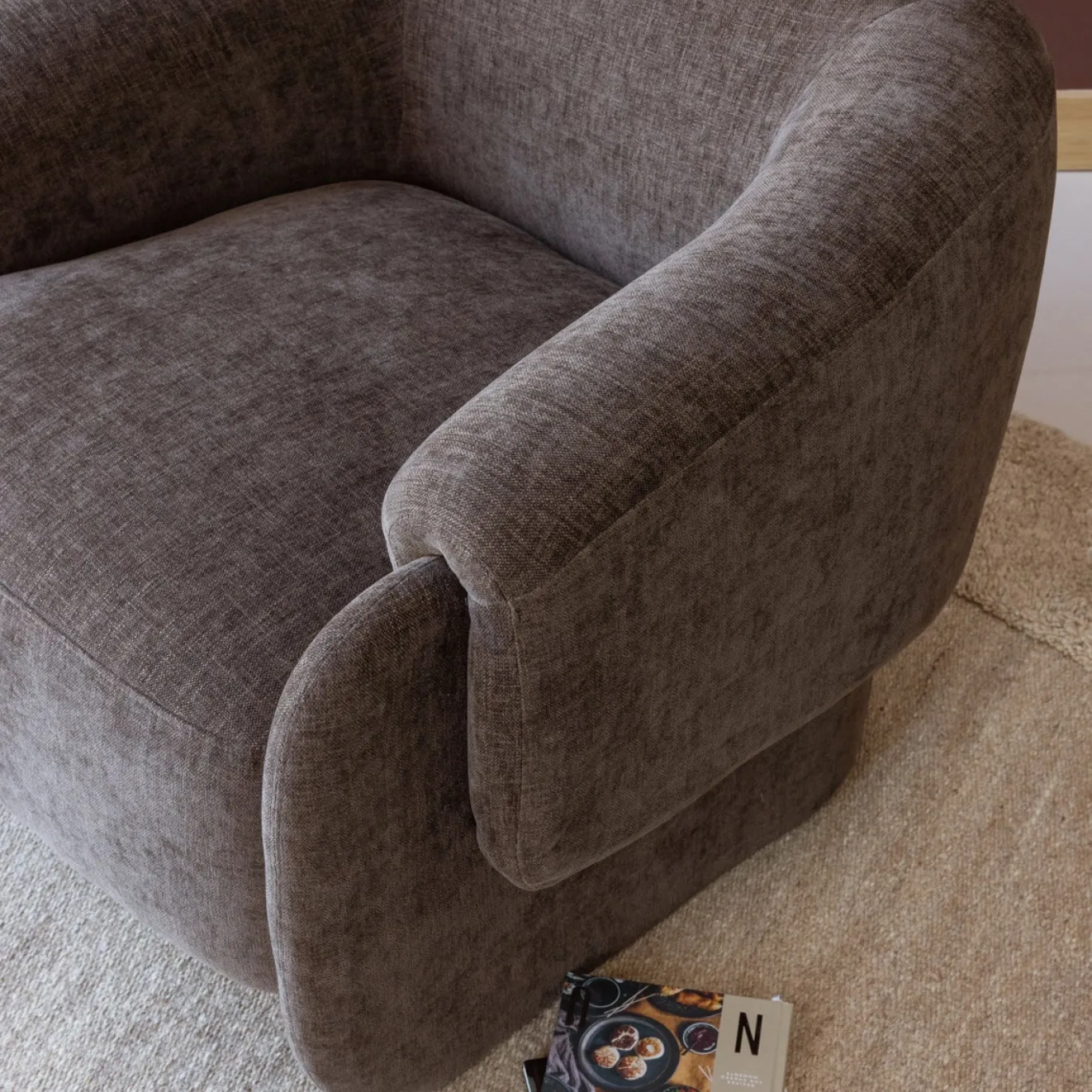 Woood Fauteuil Moru Chenille Donkerbruin