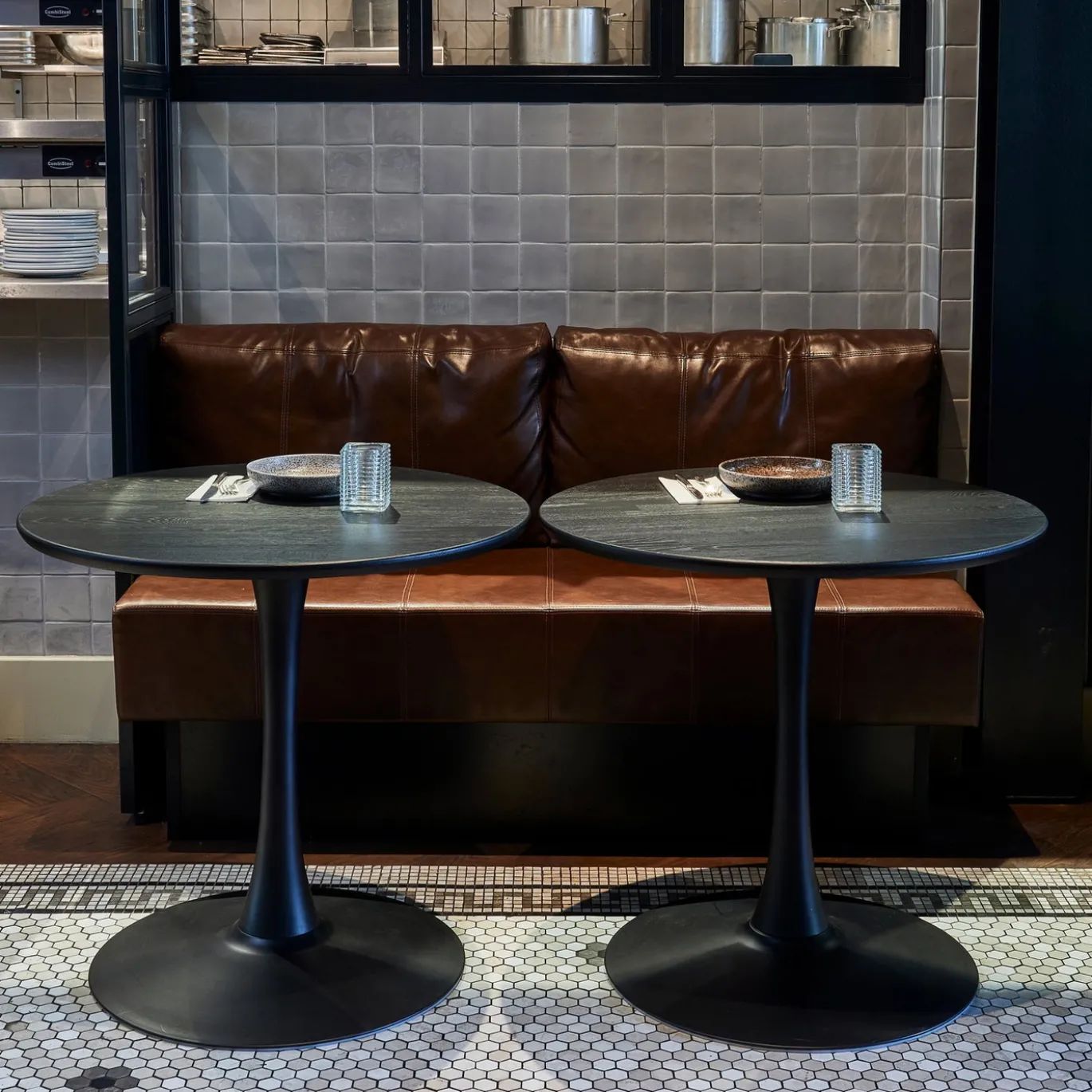 Woood Trompetvoet Bistro Metaal Matzwart 72xo60cm